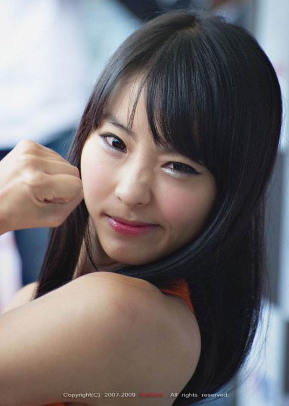 sexy-asian-girls-posing-poses-fob-peace-sign-13