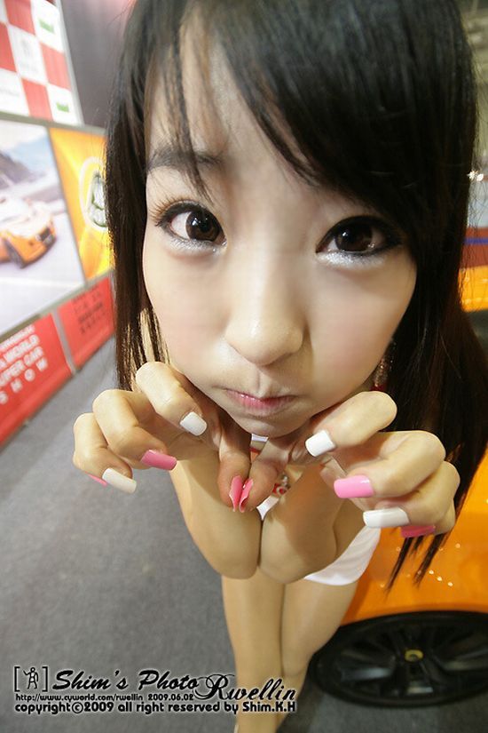 sexy-asian-girls-posing-poses-fob-peace-sign-54