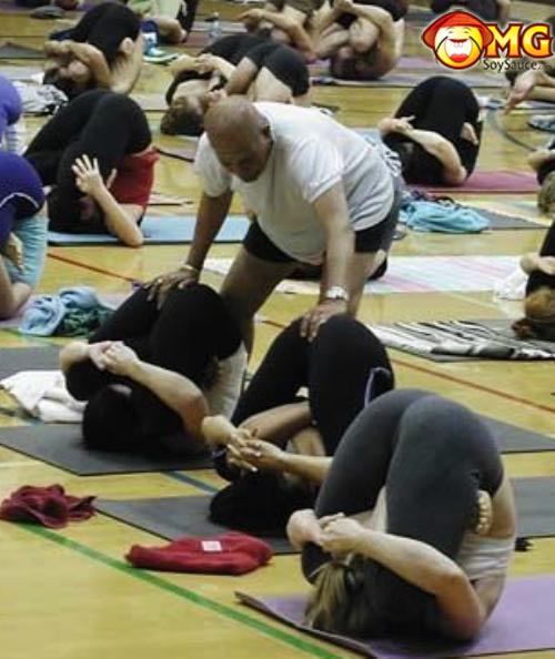 funny-random-yoga-pervert.jpg